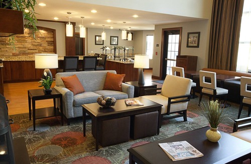 Sterling Heights Condo | Free Breakfast Buffet. Pool Access. King Suite in a Great Location.