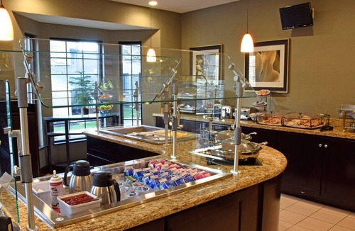 Beckett Ridge Condo | Free Daily Breakfast, Fitness Center, Indoor Pool.