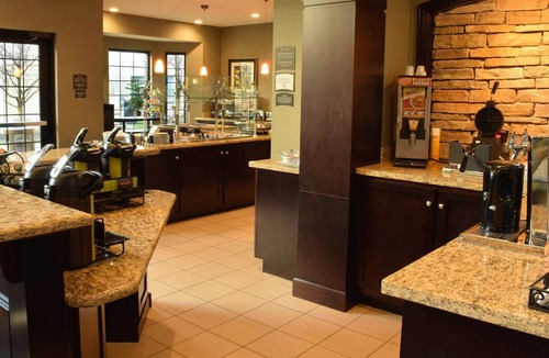 Beckett Ridge Condo | Free Daily Breakfast, Fitness Center, Indoor Pool.
