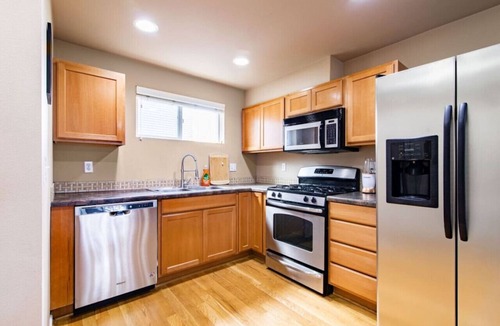 Greenwood Villa | Free EV Charging 3BR Garage Wifi Walk to Parks