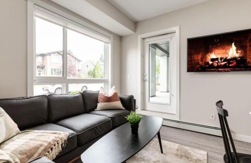 Shaganappi Apartment | Free Heated Parking, Quick DT Access