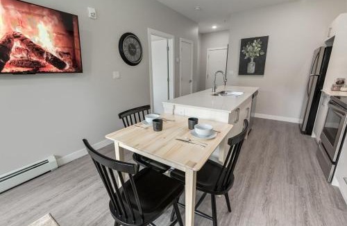 Shaganappi Apartment | Free Heated Parking, Quick DT Access
