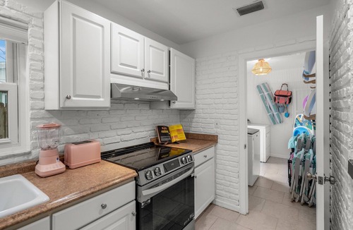 South Bradenton House | Free Heated Pool, Mini Golf Course, Full Arcade, Hot Tub, AMI 6 miles, IMG 3 mi