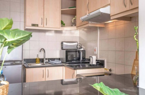 Discovery Gardens Apartment | Free housekeeping visits during your stay - StayShort - Modern & Inviting Studio in Discovery Gardens