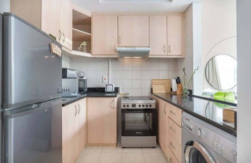 Discovery Gardens Apartment | Free housekeeping visits during your stay - StayShort - Modern & Inviting Studio in Discovery Gardens