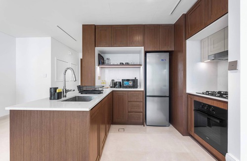 Dubai Marina Apartment | Free housekeeping visits during your stay - StayShort - Elegant 1 Bedroom in EMAAR Beachfront that Sleeps 2