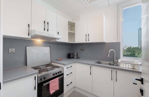 Barsha Heights Apartment | Free housekeeping visits during your stay - StayShort - Contemporary 2-Guest Apartment in Barsha Heights!