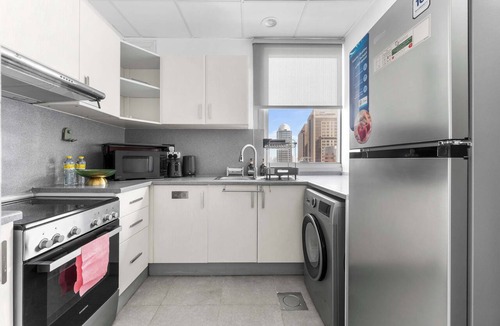 Barsha Heights Apartment | Free housekeeping visits during your stay - StayShort - Stylish Barsha Heights Retreat with Swimming Pool for 2