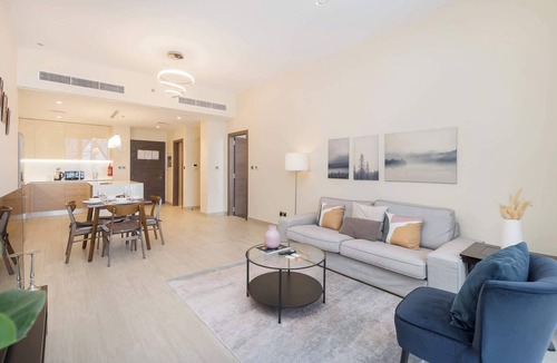 Al Barsha Apartment | Free housekeeping visits during your stay - StayShort - Al Barsha Sleeps 2 with Swimming Pool!