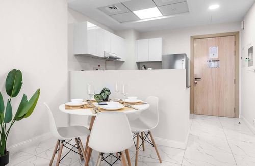 Jebel Ali Apartment | Free housekeeping visits during your stay - StayShort - Jebel Ali Sleeps 2 with a Beautiful Swimming Pool!