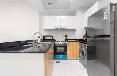 Jebel Ali Apartment | Free housekeeping visits during your stay - StayShort - Jebel Ali Sleeps 2 with a Beautiful Swimming Pool!