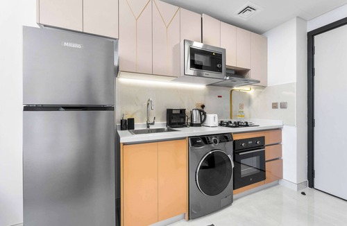 Al Barsha Apartment | Free housekeeping visits during your stay - StayShort - Modern New Studio in Arjan that Sleeps 4