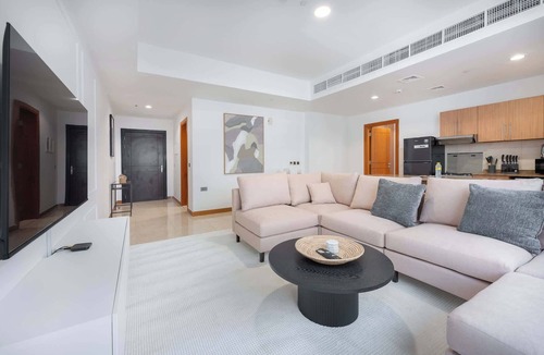 Al Barsha 1 Apartment | Free housekeeping visits during your stay - StayShort - Spacious 1BR Apartment in Al Barsha Perfect for 2