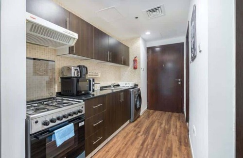 Dubai Sports City Apartment | Free housekeeping visits during your stay - StayShort - Calm Studio Apartment Right by the Golf Courses in Sports City