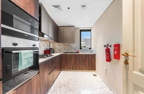 Discovery Gardens Apartment | Free housekeeping visits during your stay - StayShort - Hidden Jewel 1 minute walk from Al Furjan Metro Sleeps 5