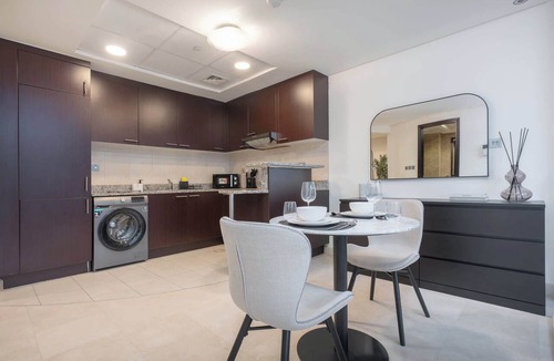 Bur Dubai Apartment | Free housekeeping visits during your stay - StayShort - Extravagant Studio in DIFC with Skyline Views!
