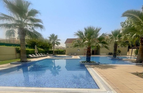 Discovery Gardens Apartment | Free housekeeping visits during your stay - StayShort - A Gorgeous Studio in Zen 20 that Sleeps 2