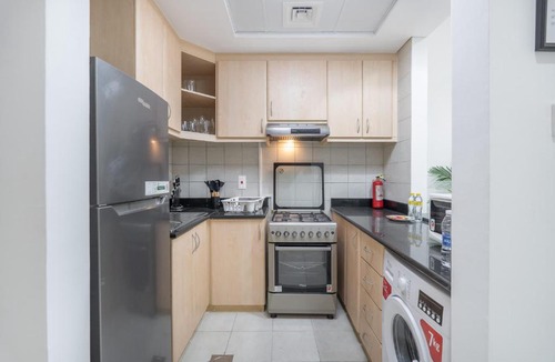Discovery Gardens Apartment | Free housekeeping visits during your stay - StayShort - A Gorgeous Studio in Zen 20 that Sleeps 2