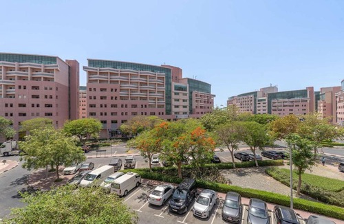 Discovery Gardens Apartment | Free housekeeping visits during your stay - StayShort - A Gorgeous Studio in Zen 20 that Sleeps 2