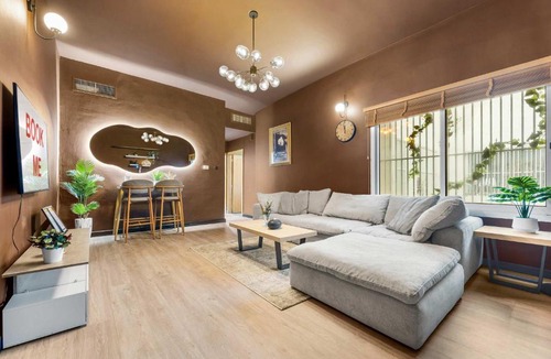 Garhoud Apartment | Free housekeeping visits during your stay - StayShort - 1 Bedroom in Al Garhoud Perfect for 2