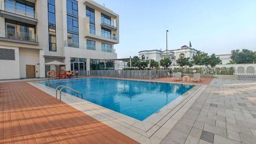 Al Safa Apartment | Free housekeeping visits during your stay - StayShort - Luxury 3BR Canal Front Apartment in a Prime Setting