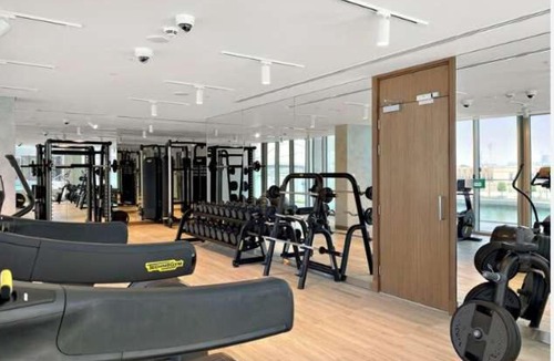 Al Safa Apartment | Free housekeeping visits during your stay - StayShort - Waterfront Living with a Spacious Layout Sleeps 5
