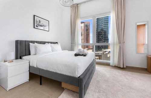 Barsha Heights Apartment | Free housekeeping visits during your stay - StayShort - Stylish Barsha Heights Retreat with Swimming Pool for 2