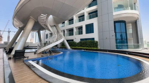 Al Barsha Apartment | Free housekeeping visits during your stay - StayShort - Deluxe Studio in Al Barsha with Pool and Gym Access Sleeps 2