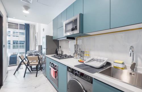 Al Barsha Apartment | Free housekeeping visits during your stay - StayShort - Deluxe Studio in Al Barsha with Pool and Gym Access Sleeps 2
