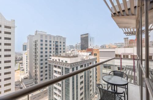 Al Barsha 1 Apartment | Free housekeeping visits during your stay - StayShort - Spacious 2-Bed Al Barsha Escape - Balcony & Modern Amenities Fits 4