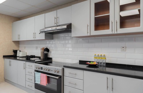 Jumeirah Lake Towers Apartment | Free housekeeping visits during your stay - StayShort - Family Friendly 3BR Apartment with Ample Space