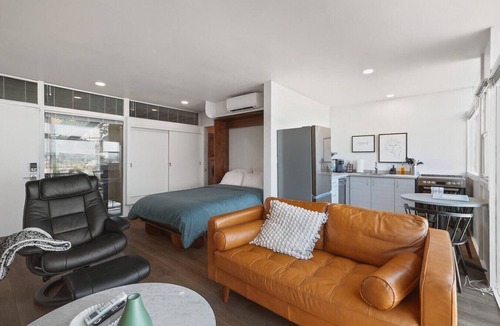 Cliff - Cannon Apartment | FREE PARKING, Downtown Views w/Kitchen + Wi-Fi