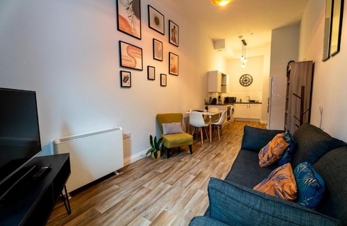 Castle Apartment | Free Parking | Smart TV | 4 guests