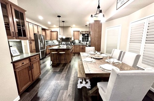 Monument House | FREE Pizza|Arcade|Open Space|Mnt Views|3 K-Beds