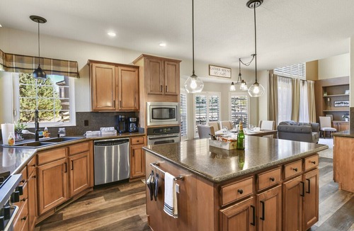 Monument House | FREE Pizza|Arcade|Open Space|Mnt Views|3 K-Beds