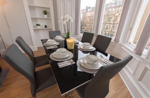 Kelvinbridge Apartment | FREE Pool Table Cinema Room TableTennis AirHockey Glasgow City