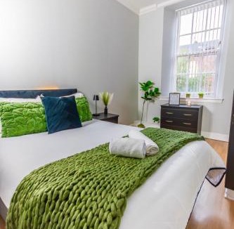 Kelvinbridge Apartment | FREE Pool Table Cinema Room TableTennis AirHockey Glasgow City