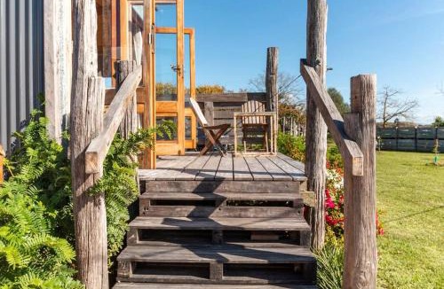 Haumoana House | FreeFall Hut