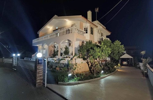 Kremasti Villa | Freeman Greenlees Classical Greek