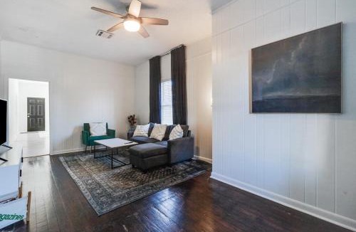 Freetown - Port Rico House | Freetown Hideaway-Private Room Shared Kitchen & Free Parking