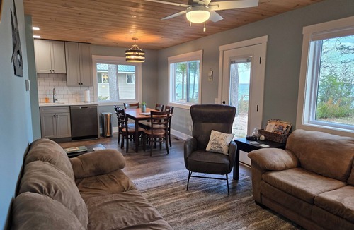 Cheboygan Cottage | Freighter View: Golden Sunrises & Sandy Toes – Your Dream Summer Retreat