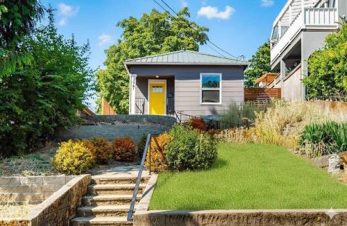 Fremont House | Fremont Bungalow with Backyard View Seattle