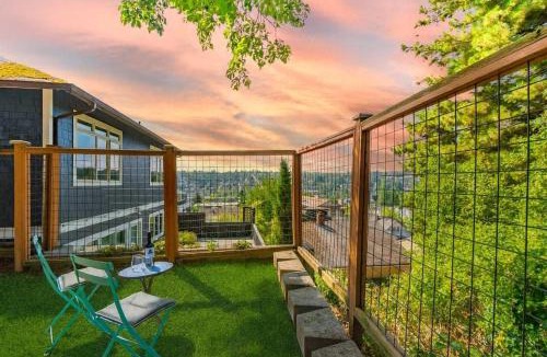 Fremont House | Fremont Bungalow with Backyard View Seattle
