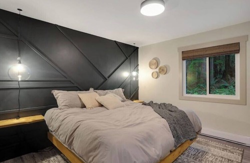 Juan de Fuca Electoral Area House | French Beach Forest Retreat - with Hot tub