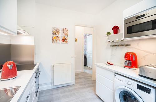 Hincmar Apartment | 💙🤍❤️ FRENCH TOUCH' CATHEDRAL