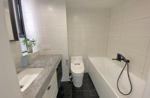 Jing'an Apartment | French Window 3Bedroom 2Balcony near Heng Long Plaza People's Square West Nanjing Road