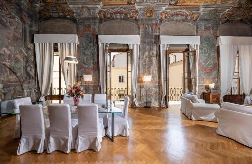 Sant' Ambrogio Apartment | Frescoed Renaissance Palazzo with 4 Ensuites near Duomo