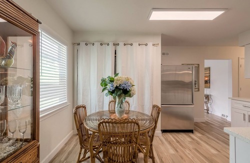Edgewater House | Fresh and Bright Newly Remodeled House near everything Fun!
