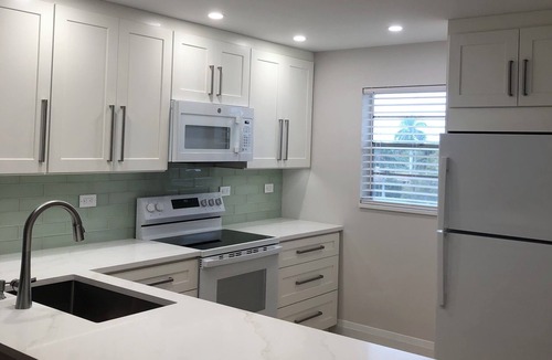 Bel Air Condo | Fresh and bright newly renovated 2-bdrm 2-bath condo just steps front the Beach