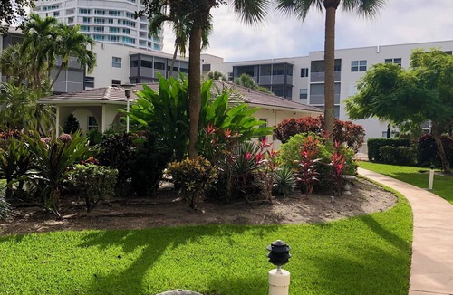 Bel Air Condo | Fresh and bright newly renovated 2-bdrm 2-bath condo just steps front the Beach